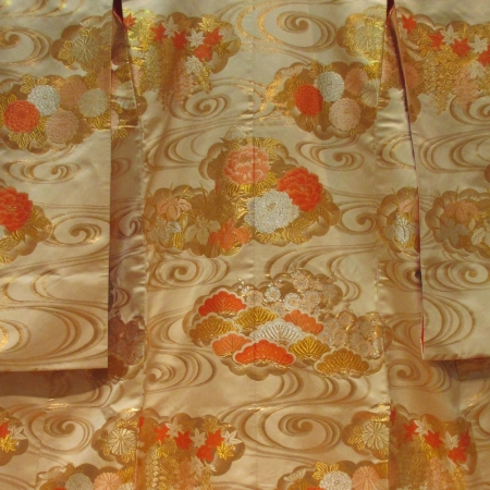 5月の人気和装をブログにてお伝えしております。古典柄、モダン柄問わず様々な色打掛・振袖で晴れの日をお迎えいただきました。その中でもご好評いただいた和装をご紹介しております。