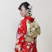 成人式の着物姿を、ひと足早く、東京・神楽坂近くの【東衣装店】で撮影しませんか。詳しくは CELEBRATION ⇒ 成人式 振袖 前撮り ⇒ PDF をご覧ください.